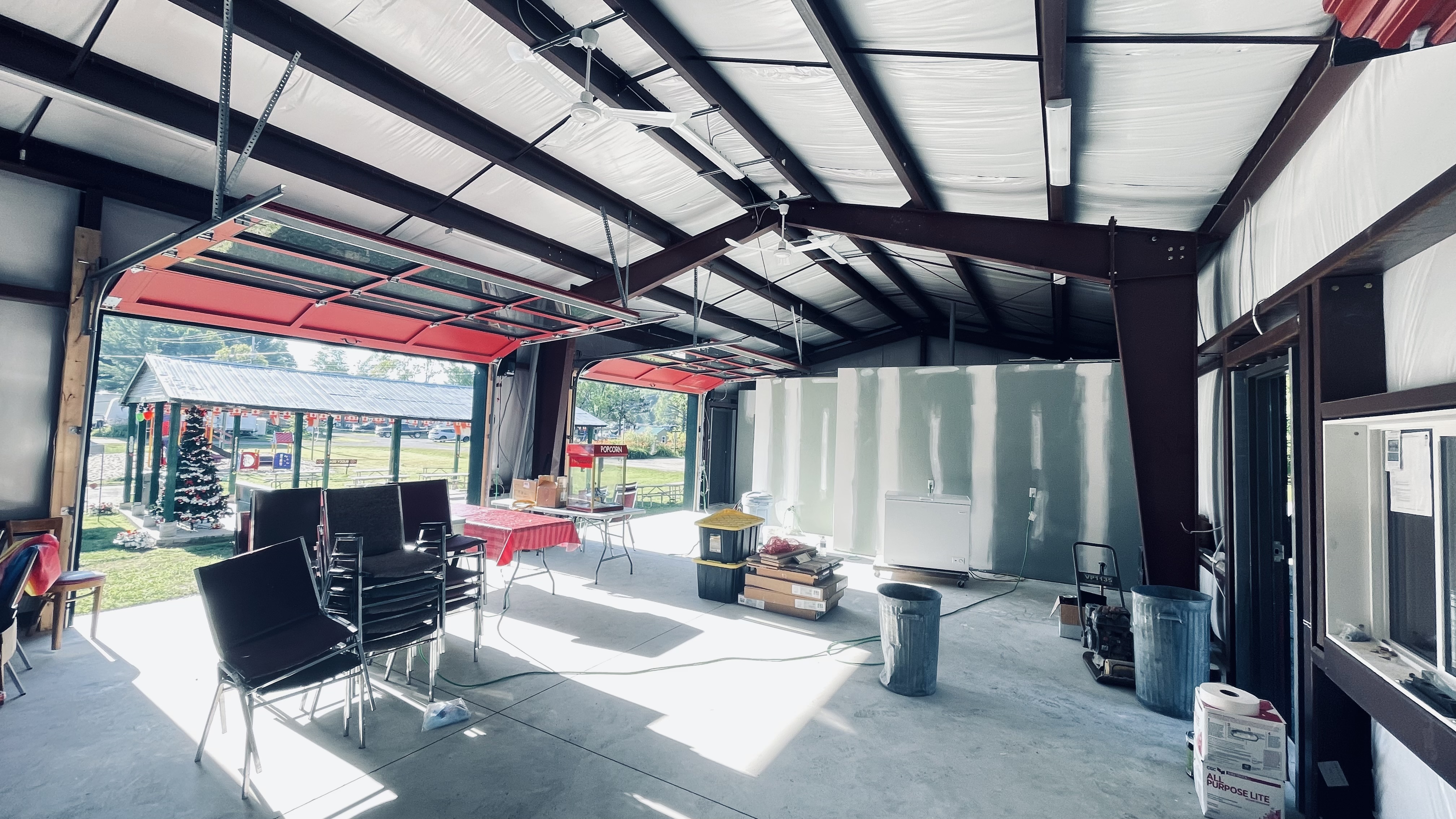 26x52x12_steel_rec_building_santasvillage_kodiak_steel_buildings_03